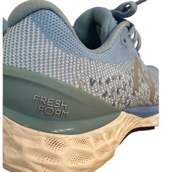 NEW BALANCE ~ Women’s baby blue and white running jogging sneakers size 8.5 - Picture 8 of 9